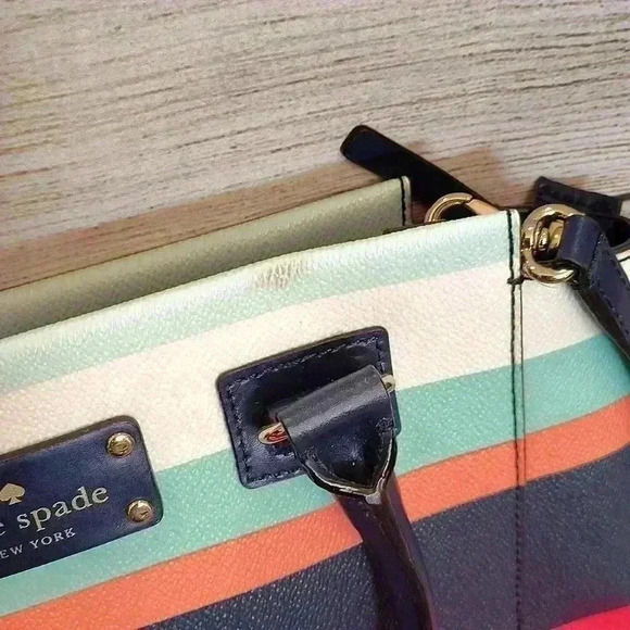 Stripe Purse with detachable Strap - Picture 9 of 12